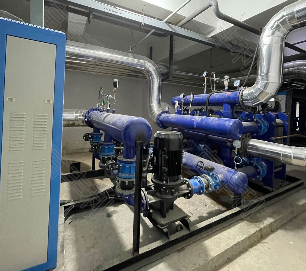 1.Installation-and-maintenance-of-a-heating-pump-room-in-a-residential-community-in-Hebei-Province